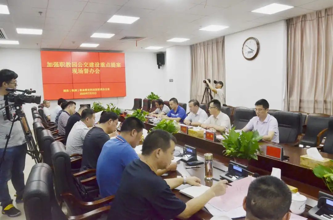 市政协副主席余明刚到职教园督办重点提案工作