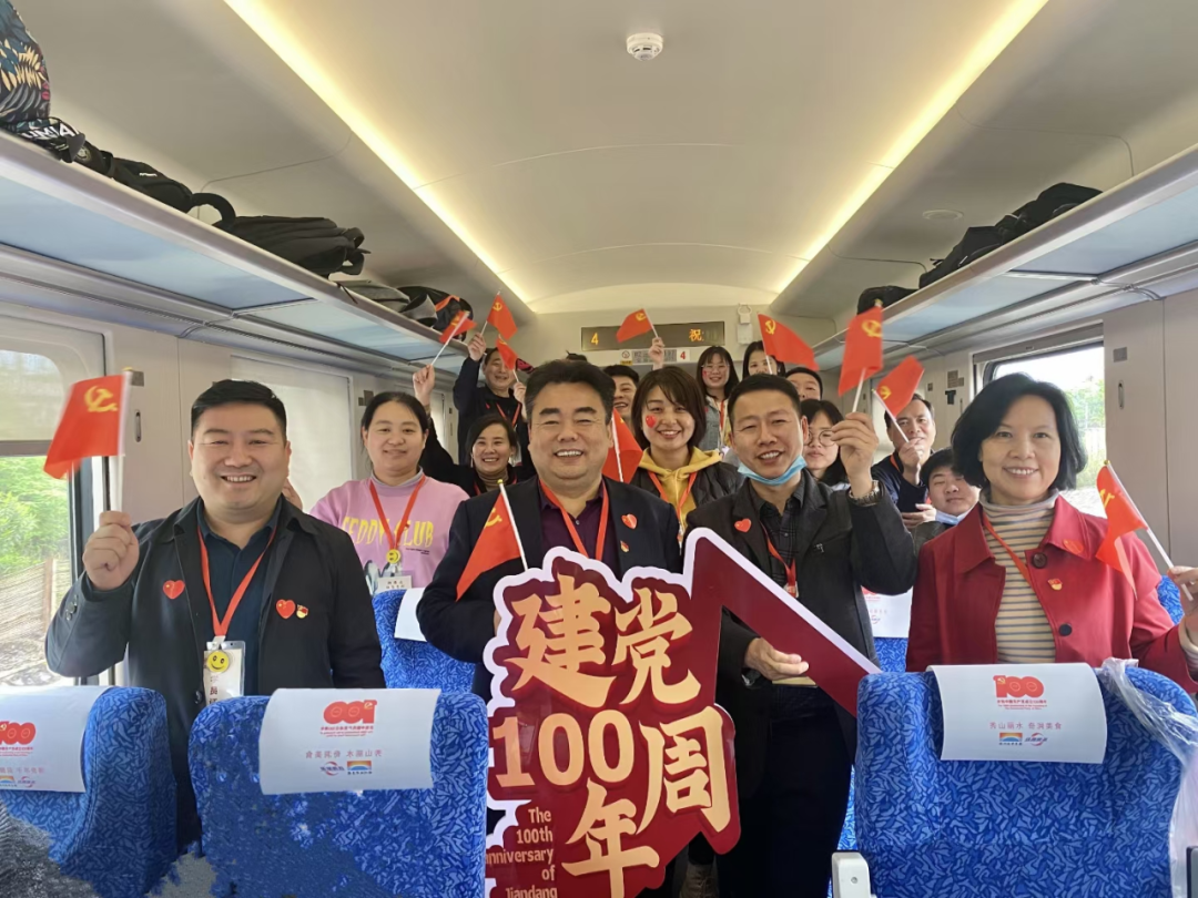 职教园管理办：搭乘“红色专列”，重走红军之路