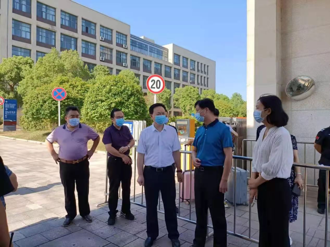 职教园管理办督查园区院校开学疫情防控工作